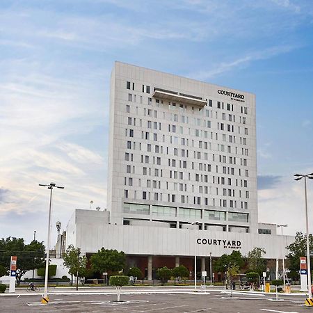 Courtyard By Marriott Leon At The Poliforum Exterior photo