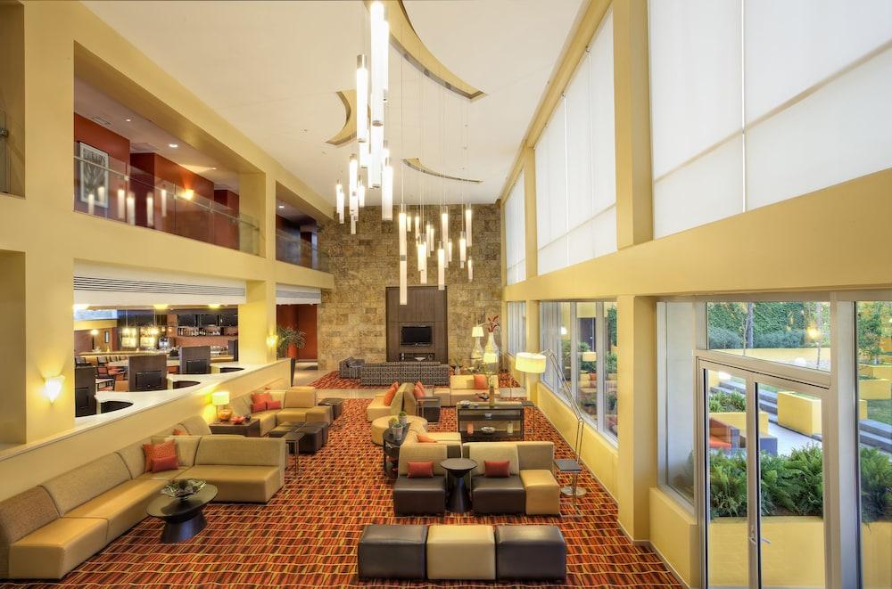 Courtyard By Marriott Leon At The Poliforum Exterior photo
