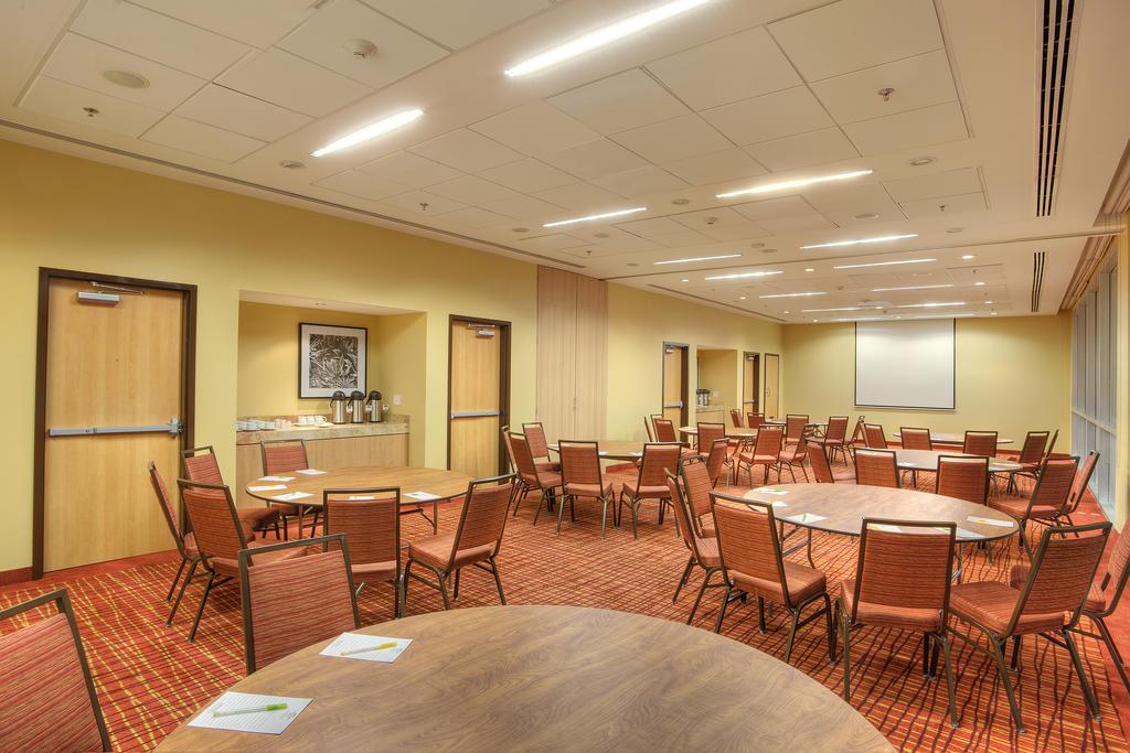 Courtyard By Marriott Leon At The Poliforum Exterior photo