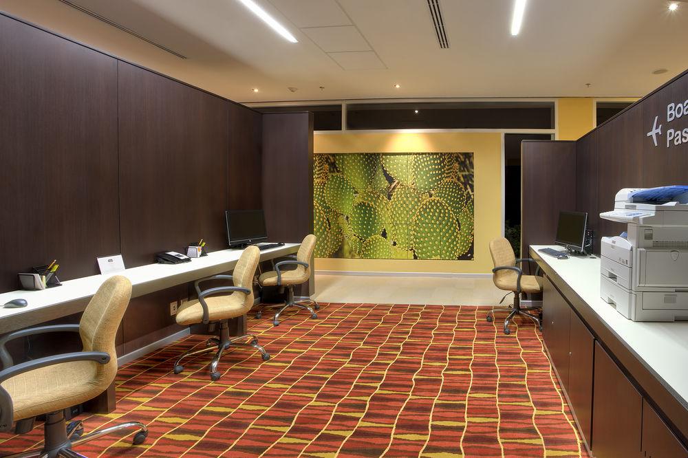 Courtyard By Marriott Leon At The Poliforum Exterior photo
