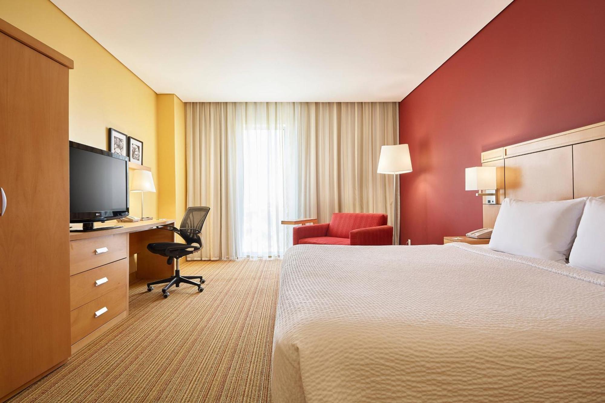 Courtyard By Marriott Leon At The Poliforum Exterior photo