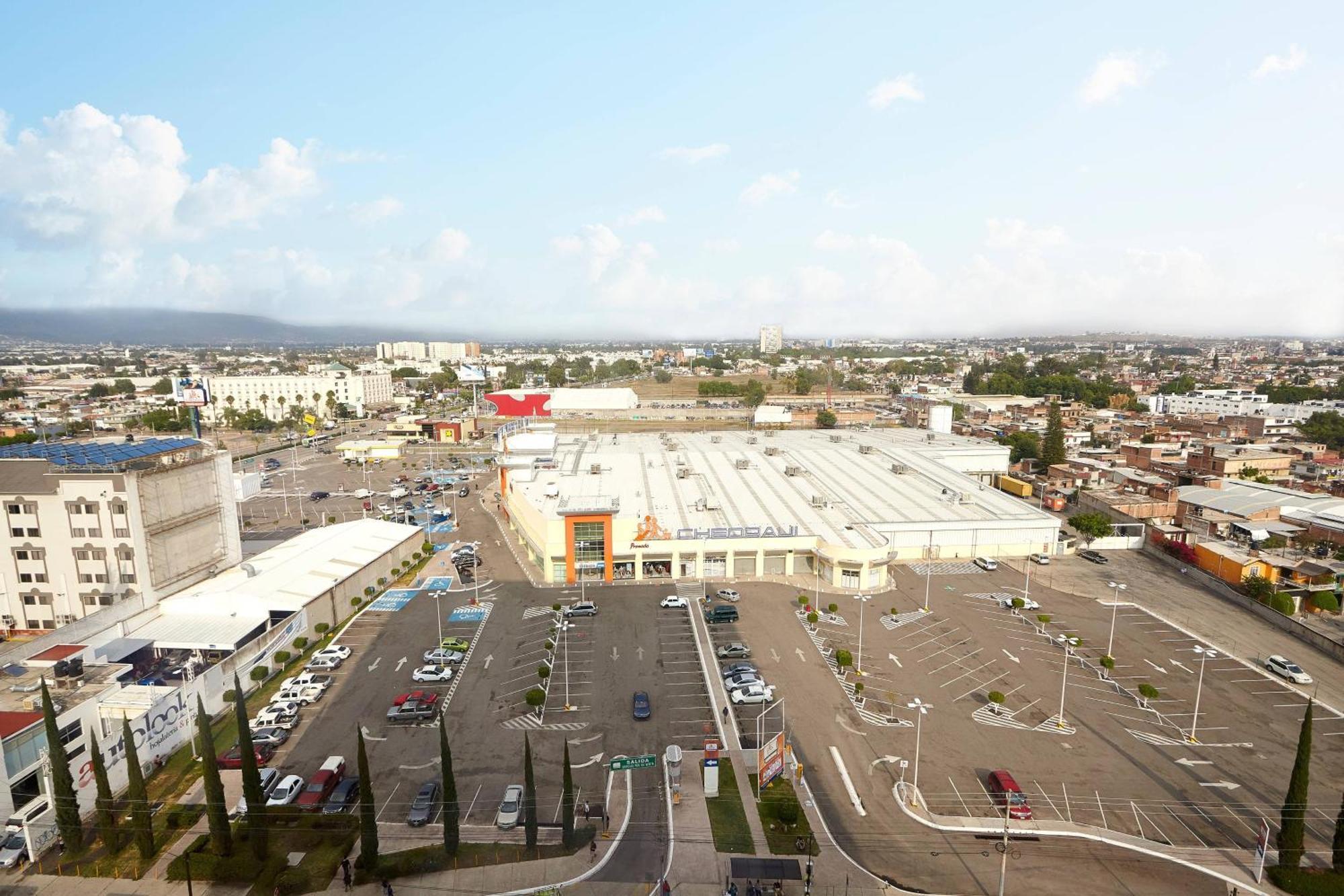 Courtyard By Marriott Leon At The Poliforum Exterior photo