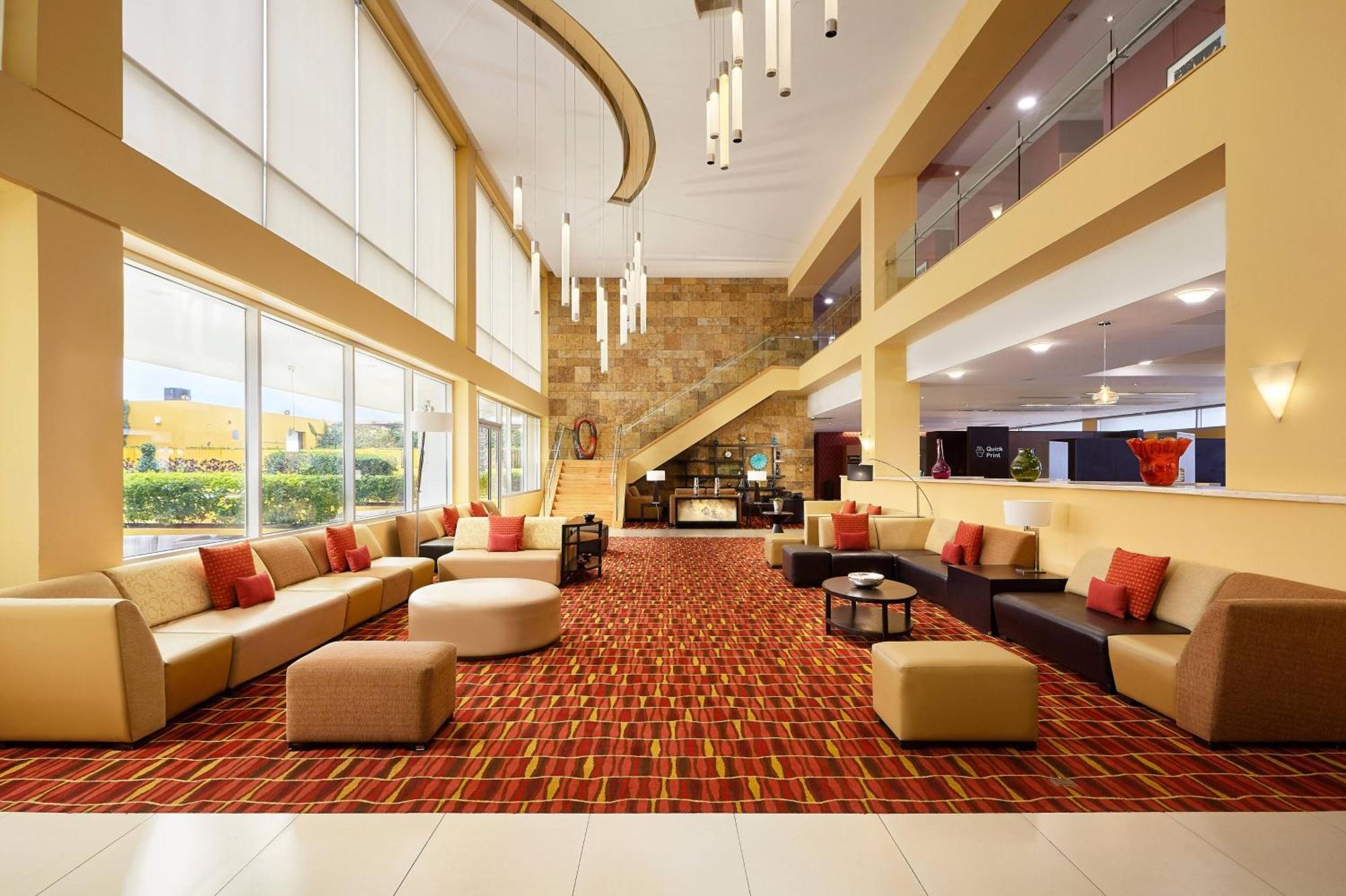Courtyard By Marriott Leon At The Poliforum Exterior photo